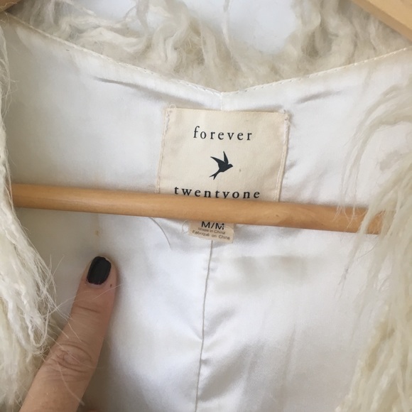 Faux fur vest - Picture 3 of 3